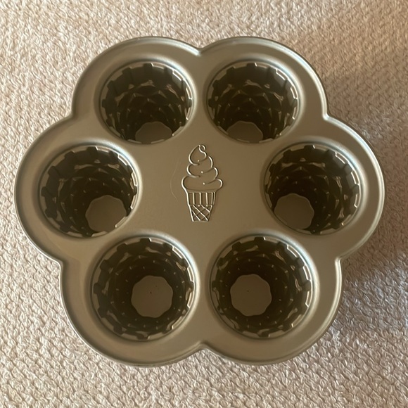 Nordicware Ice Cream Cone Cupcake Pan - Picture 2 of 6
